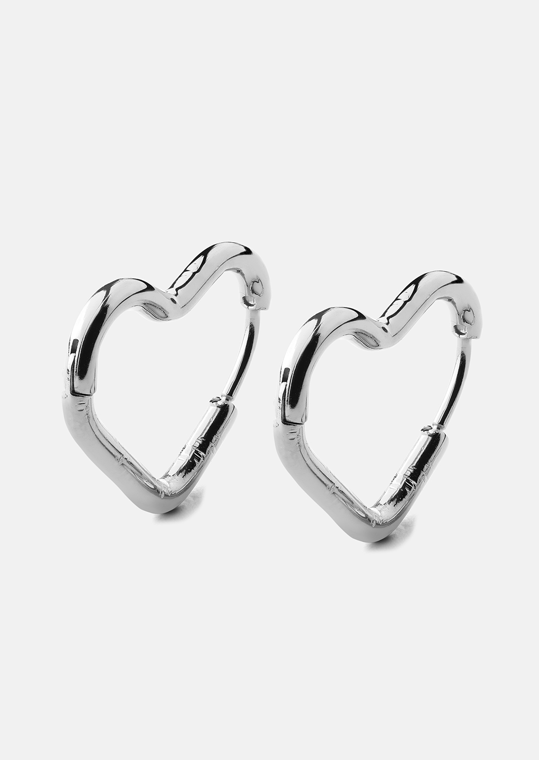 Kolczyk Heart's Embrace - Silver Plated