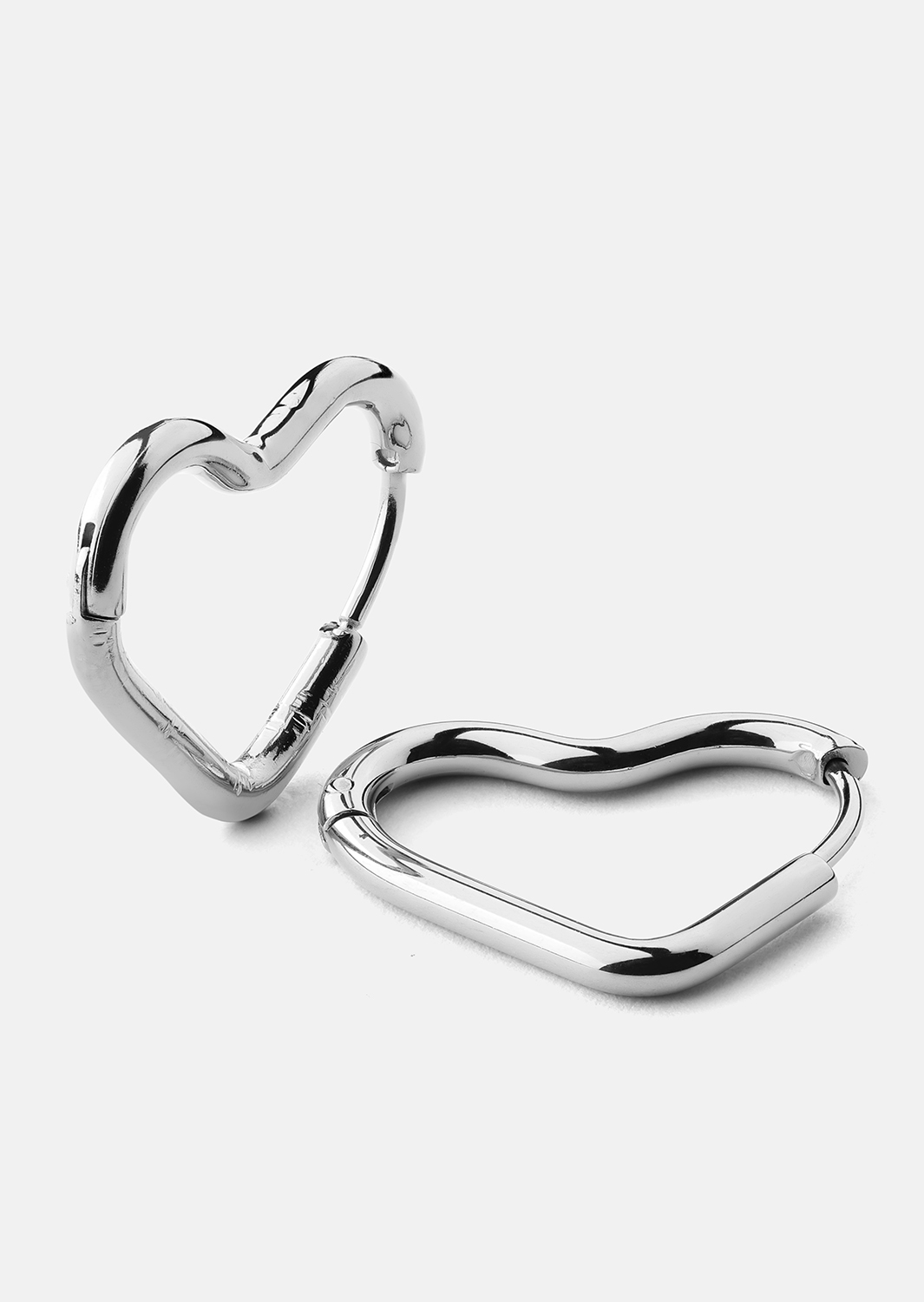 Kolczyk Heart's Embrace - Silver Plated