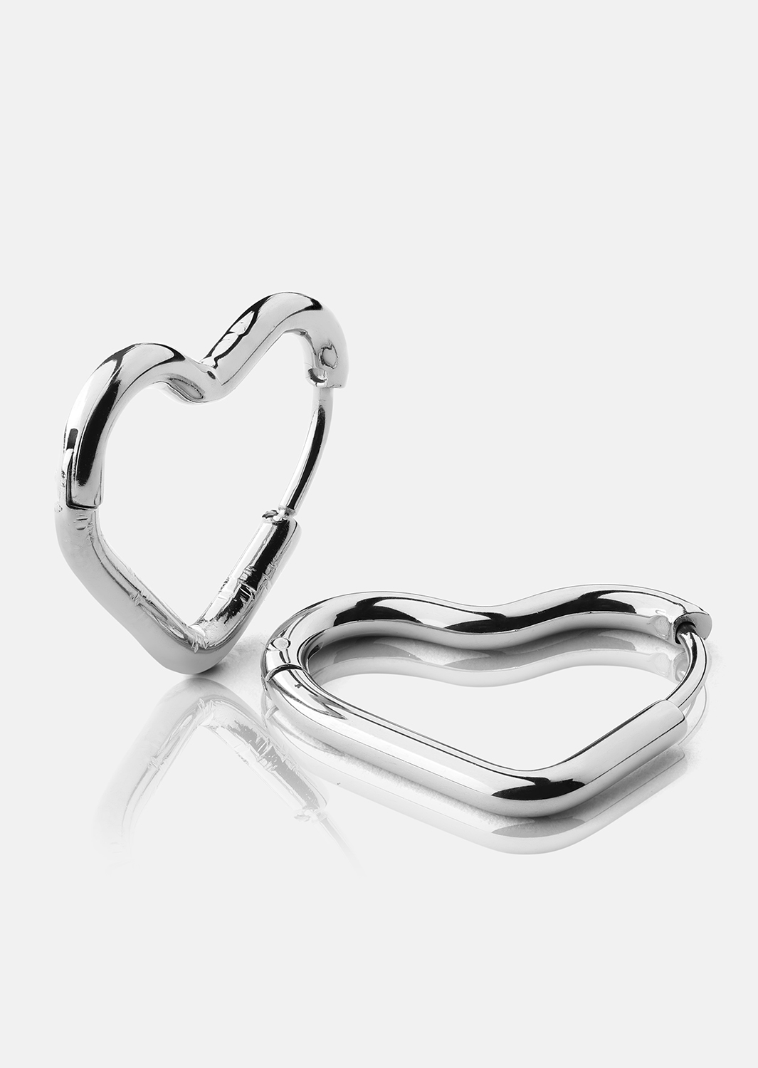 Kolczyk Heart's Embrace - Silver Plated